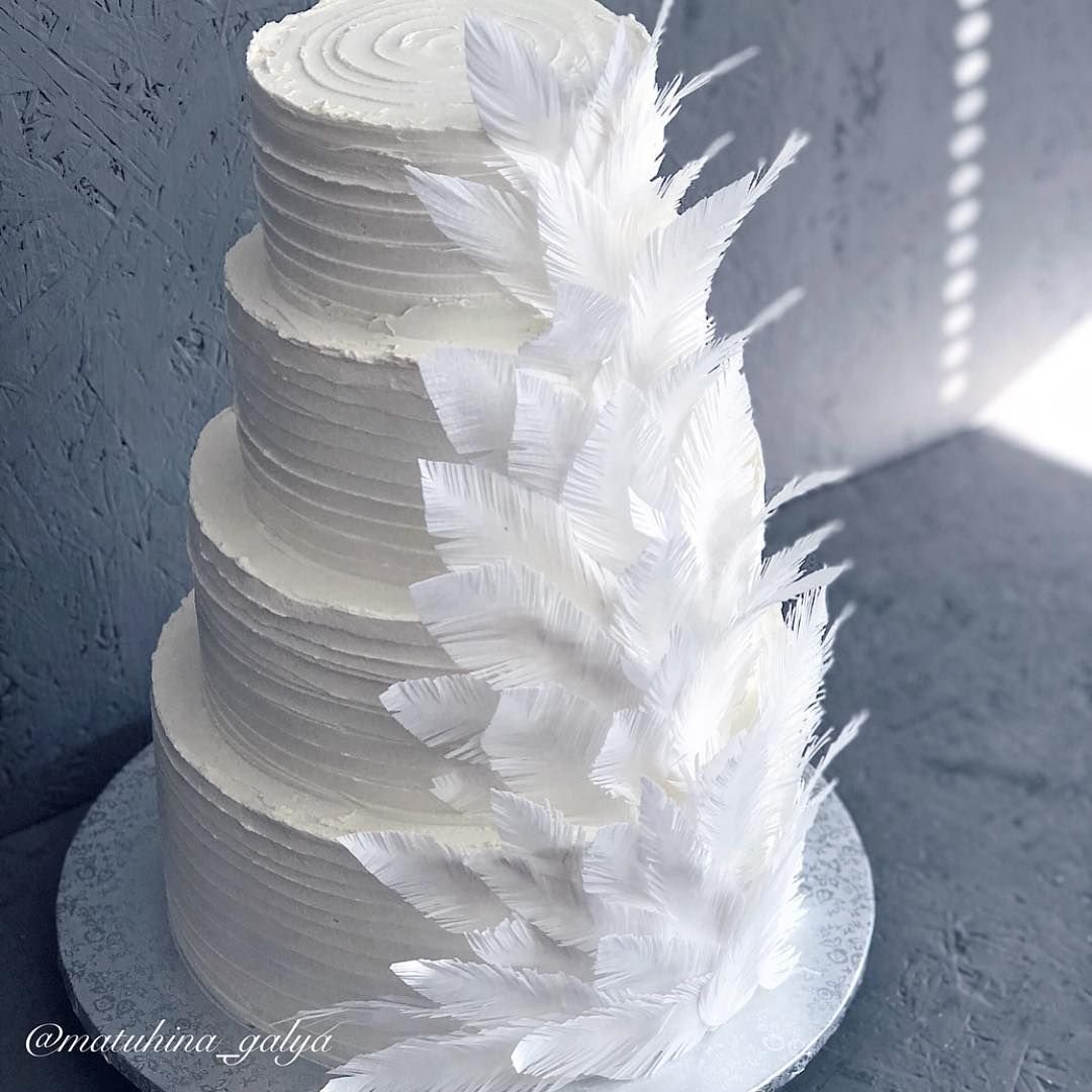 Украшение торта вафельными цветами