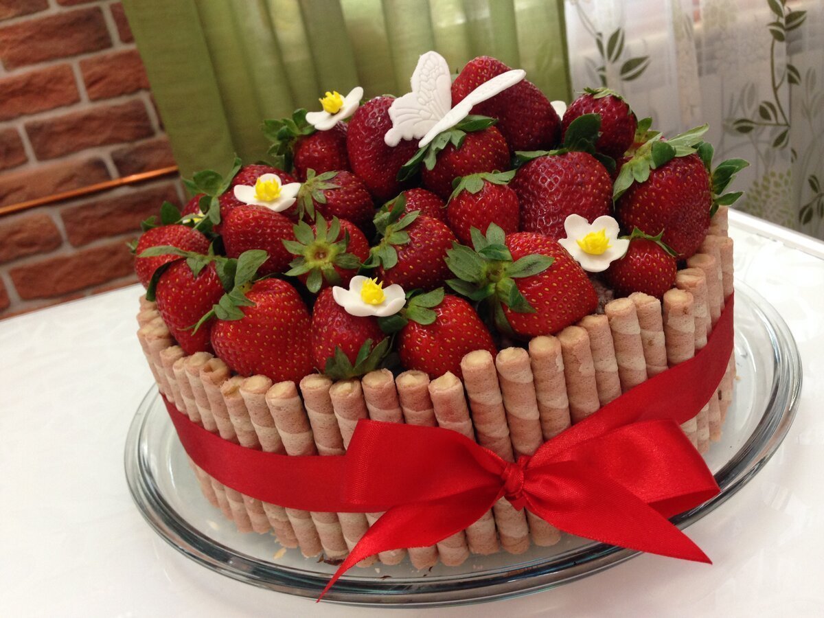 Торт корзина с фруктами