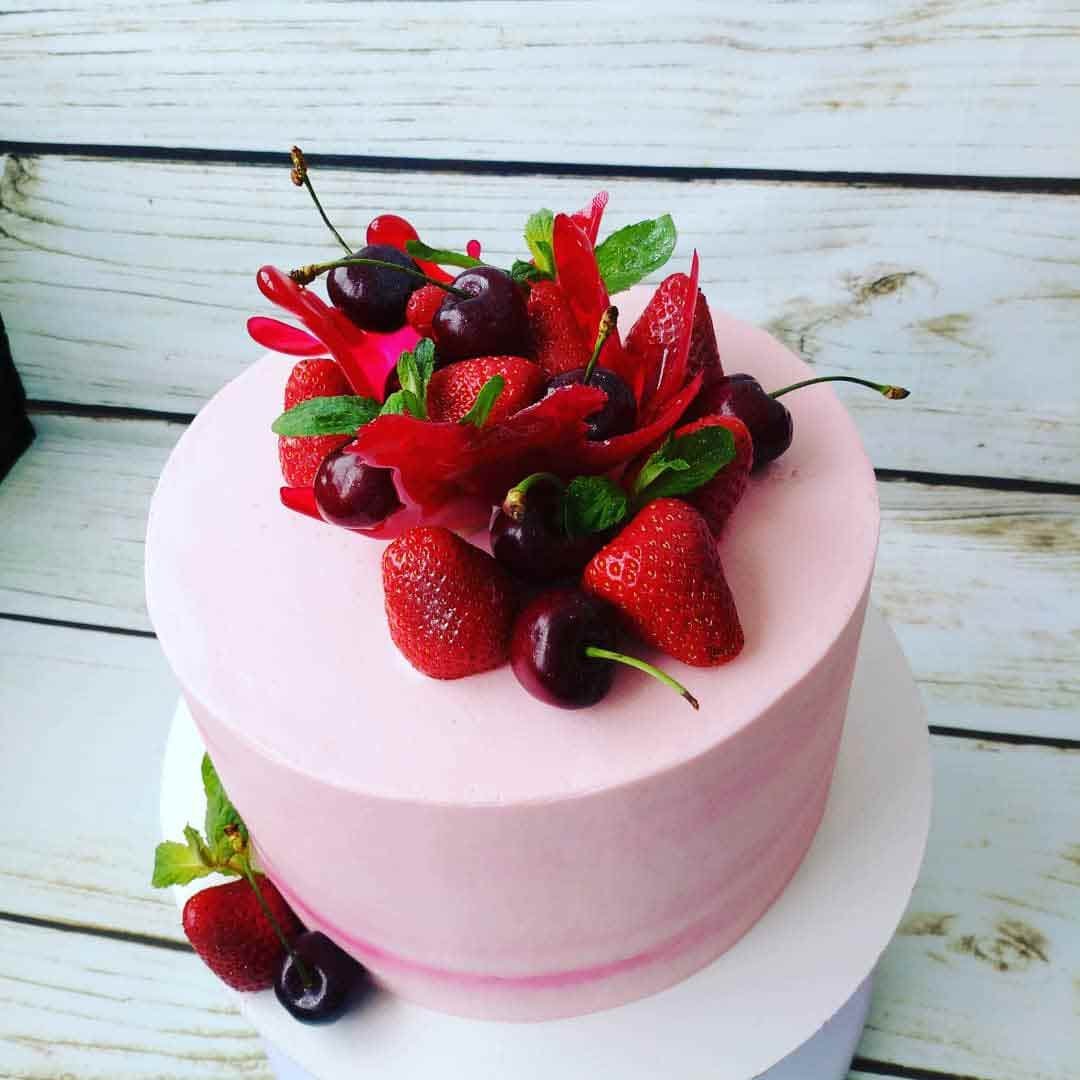 Торт в виде клубники