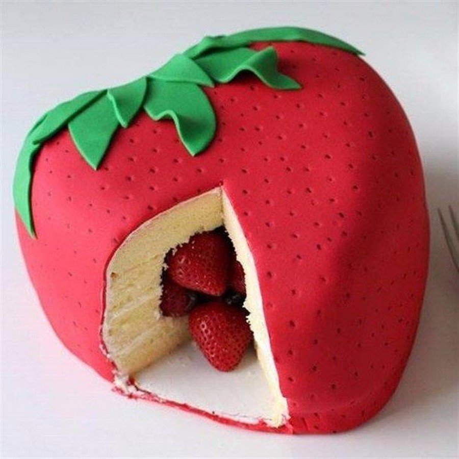 Торт в виде клубники