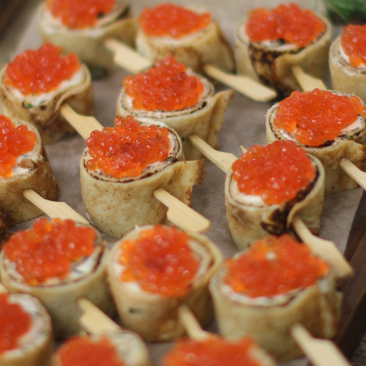 Бутерброды с красной рыбой и икрой