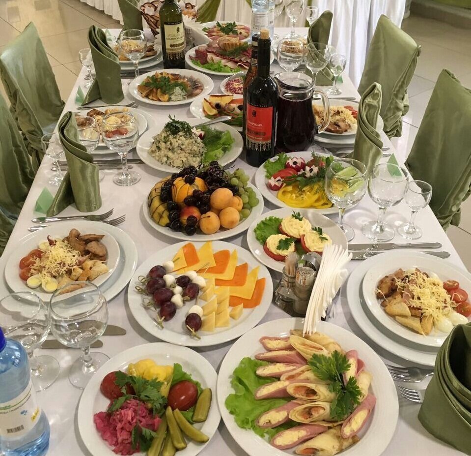 Праздничный шведский стол