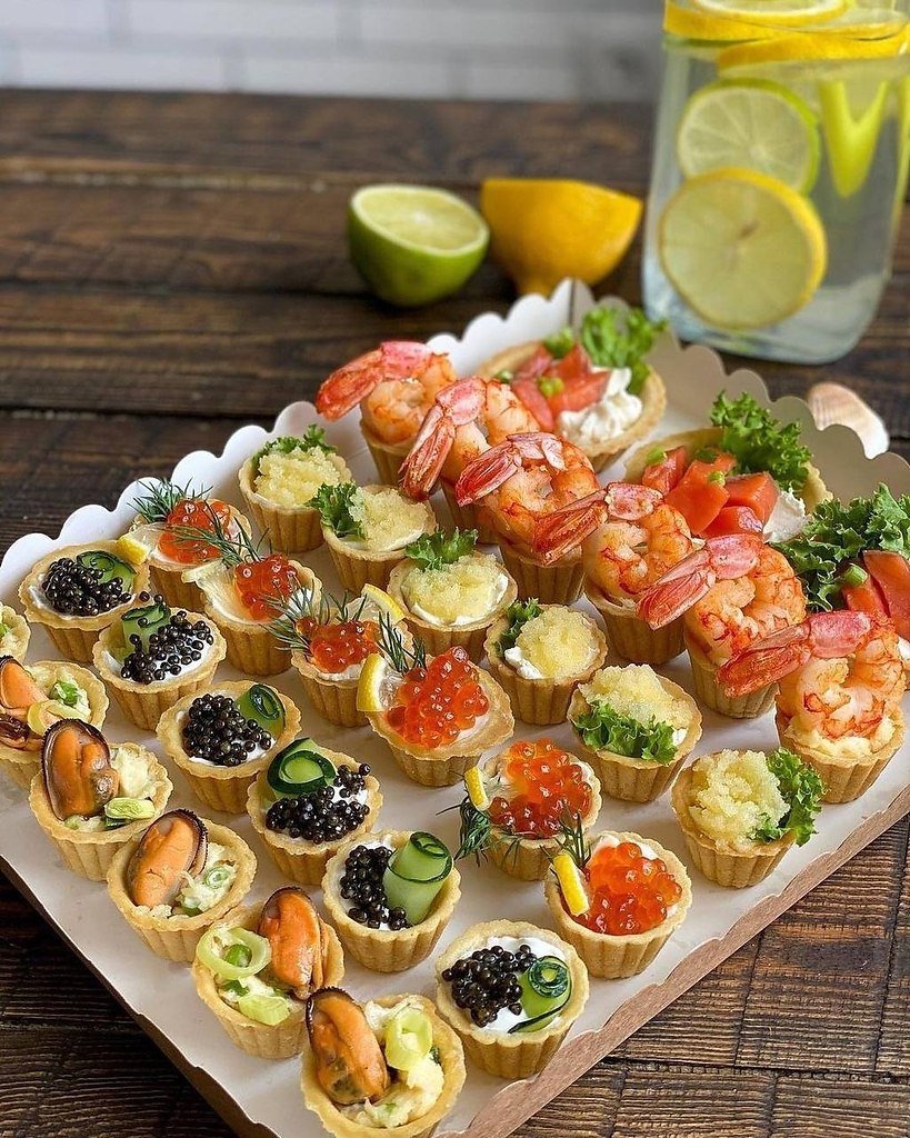 Украсить праздничный стол