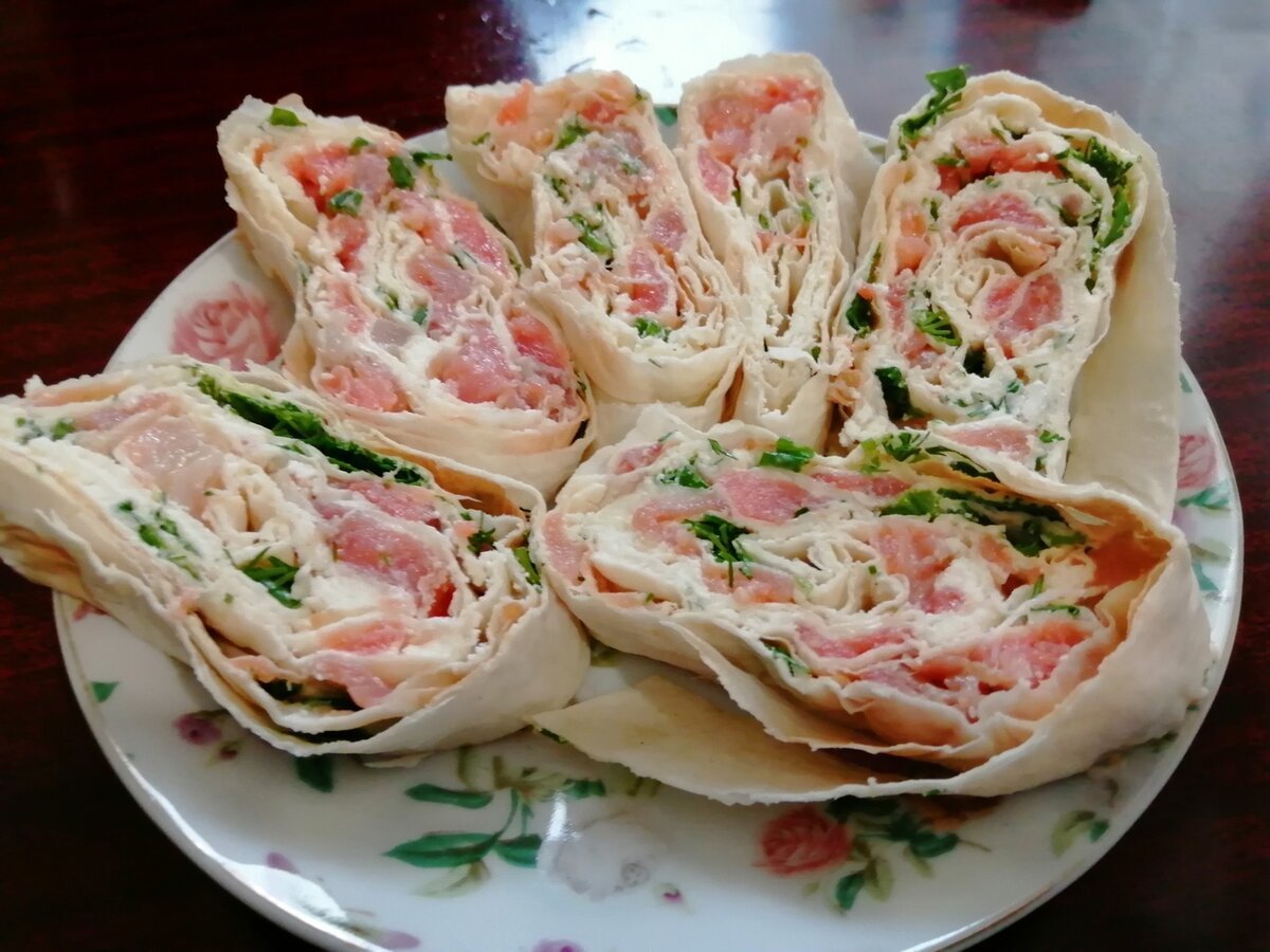 Рулет из лаваша с креветками