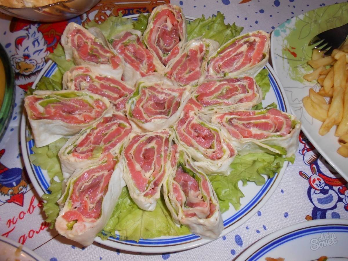 Новогодние рулеты из лаваша