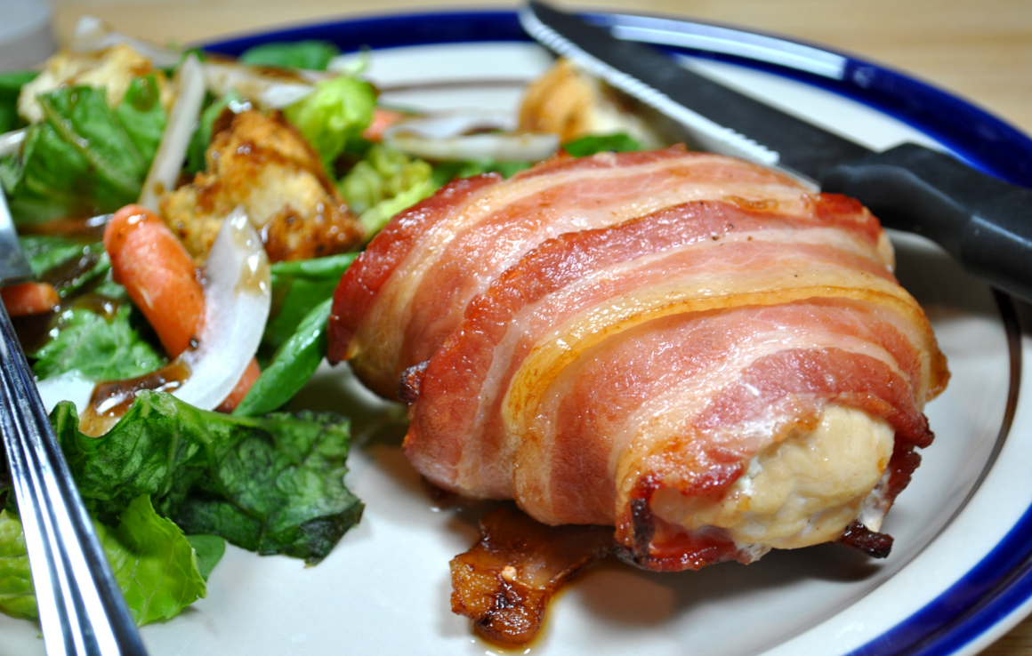 Куриная грудка в беконе в духовке