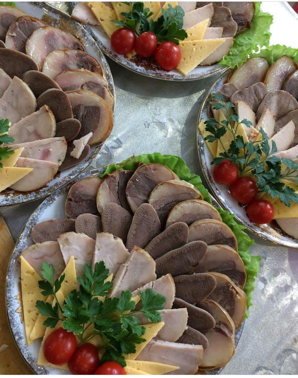 Украшение мясной тарелки