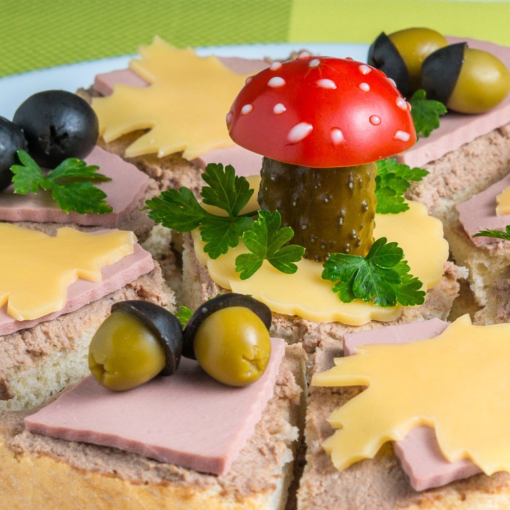 Канапе «Божья коровка» с маслинами