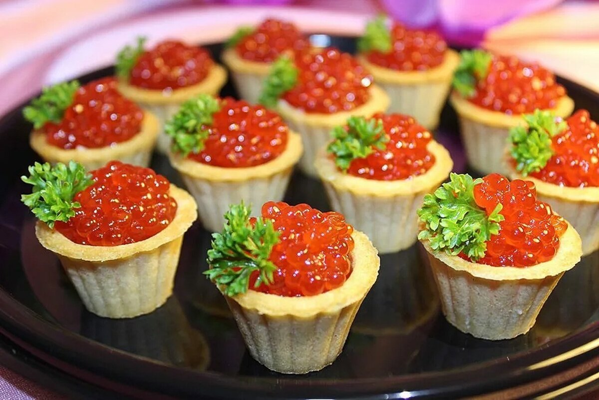 Бутерброды с черной икрой