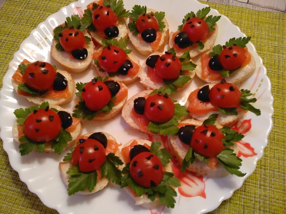 Детский фуршетный стол