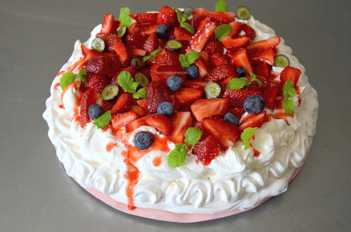 Торт клубника киви бисквит