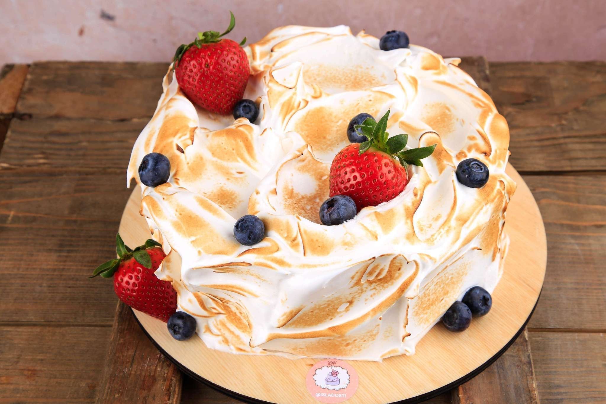 Меренговый заварной крем. Меренговый торт Наполеон. Красивые торты. Украшение бисквитного торта. Украшение торта медовик.