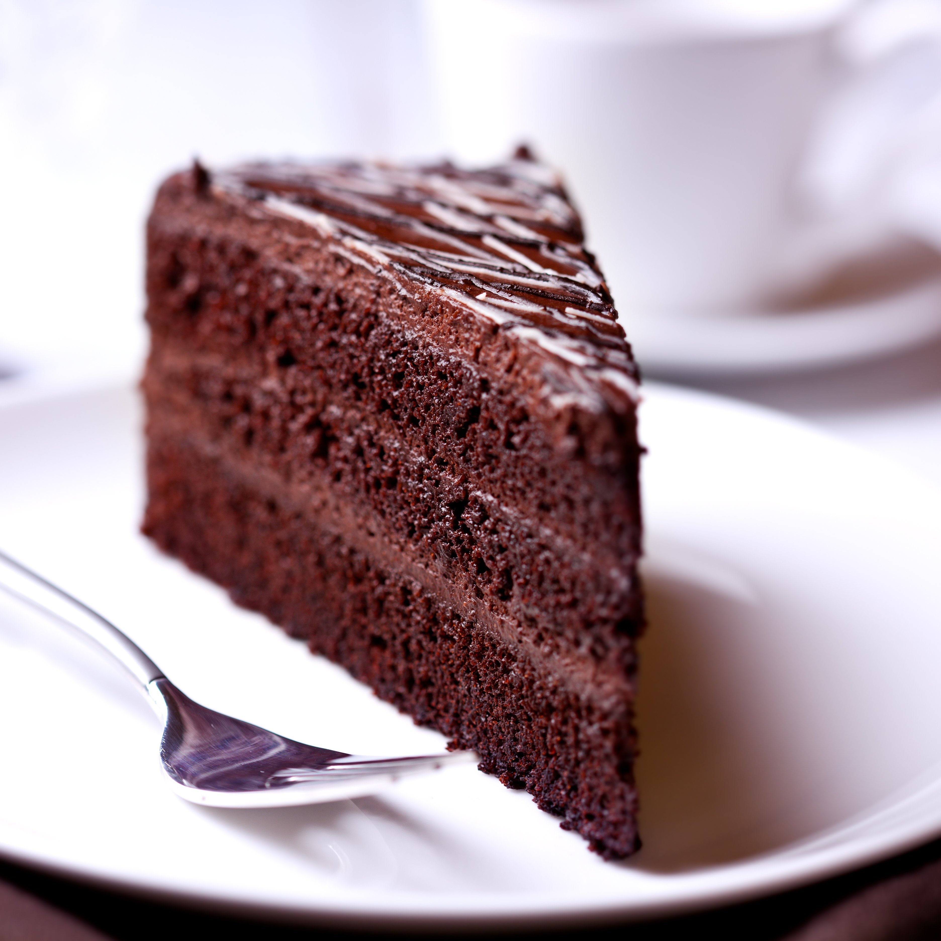 Простой рецепт шоколадного торта с фото. Торт Прага шоколадный бисквит. Торт шоколадный «Прага». Кусок торта. Кусок шоколадного торта.