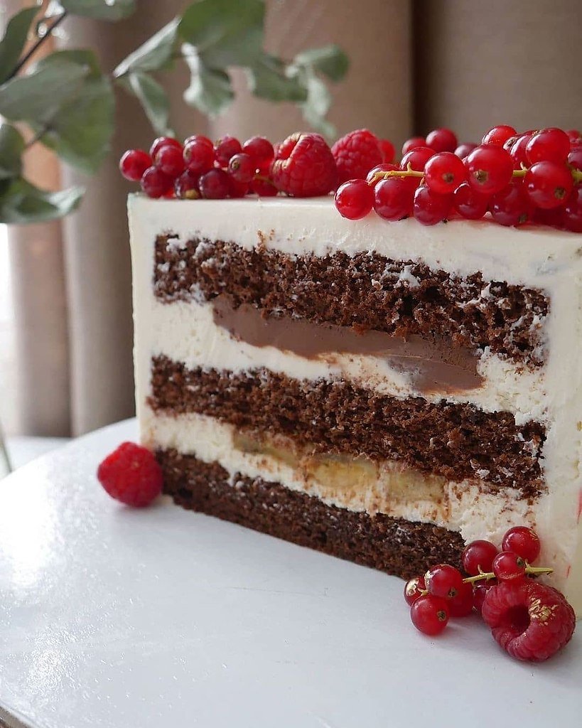 Шоколадно-банановый торт со сметанным кремом