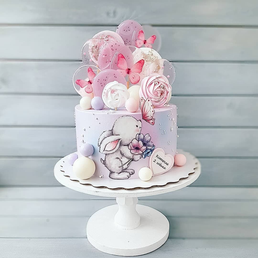 Свадебный торт с ранункулюсами