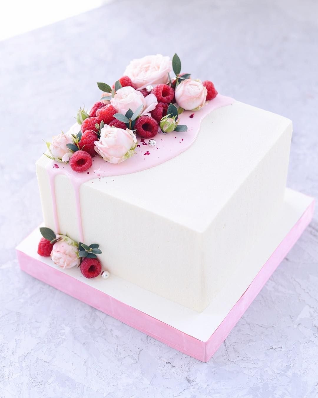 Стильный квадратный торт