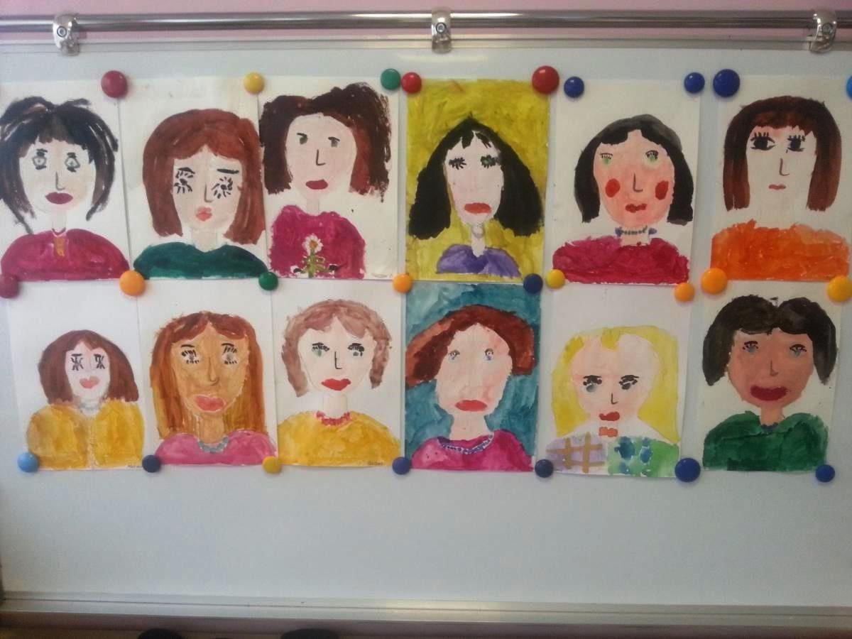 Мама с ребенком рисунок