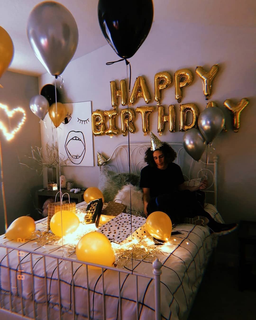 Украсить комнату на день рождения парню