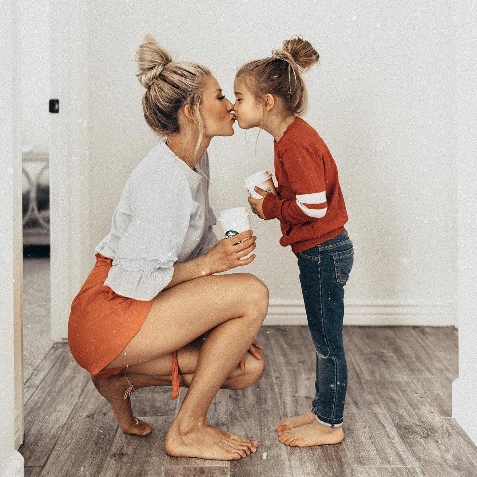 Мама и дочь арт