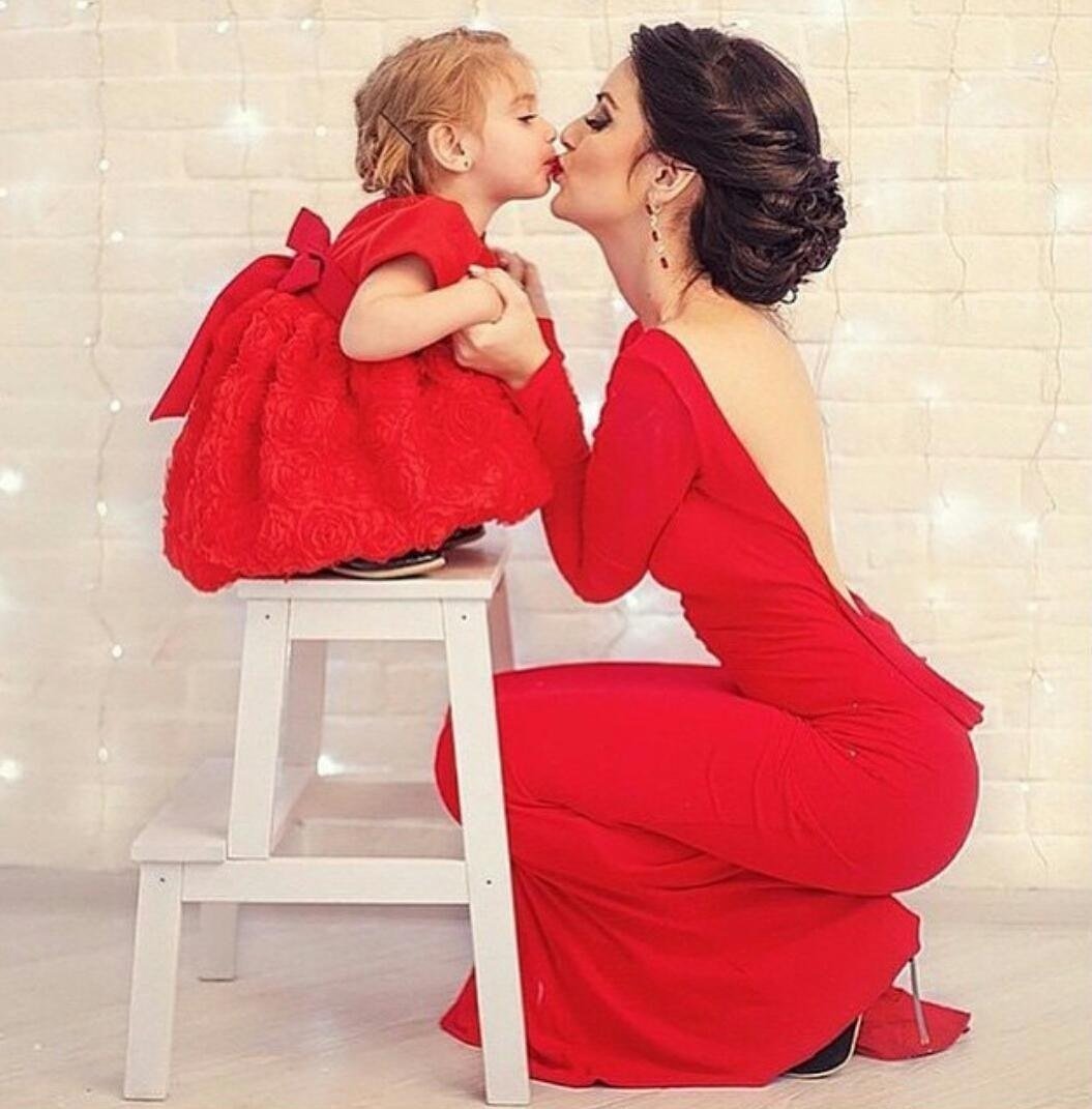 Мама танцует