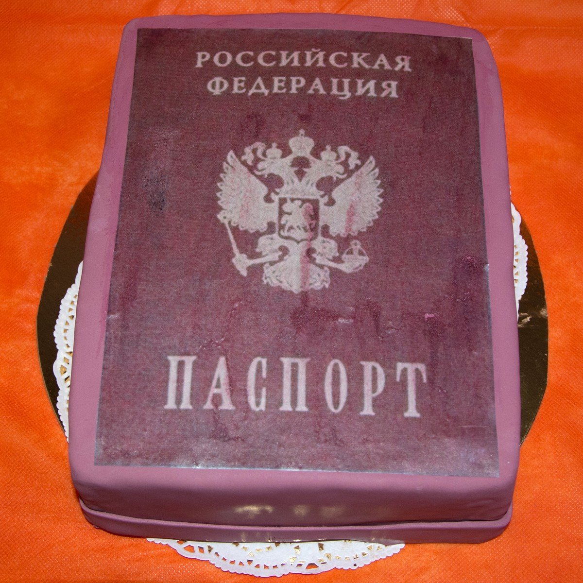 Торт в форме паспорта