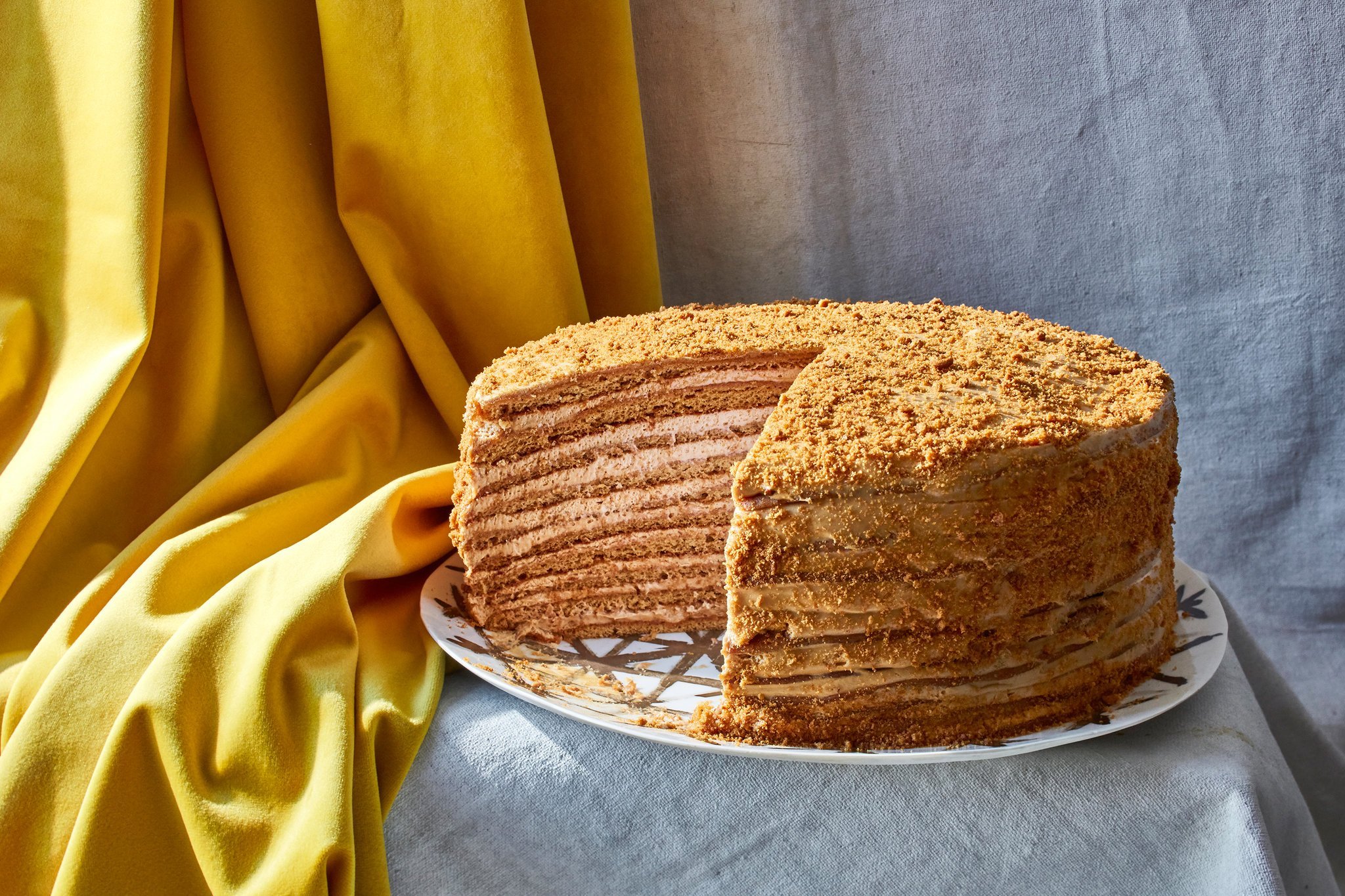 Пшеничный торт. Торт Королевский медовик. Торт медовик медовый пух. Торт медовик Карамельный. Торт Рыжик медовый.