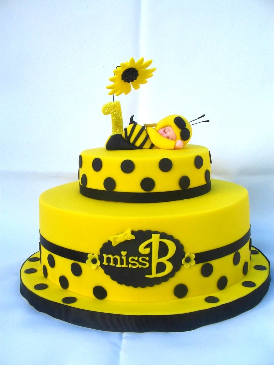 Красивый желтый торт