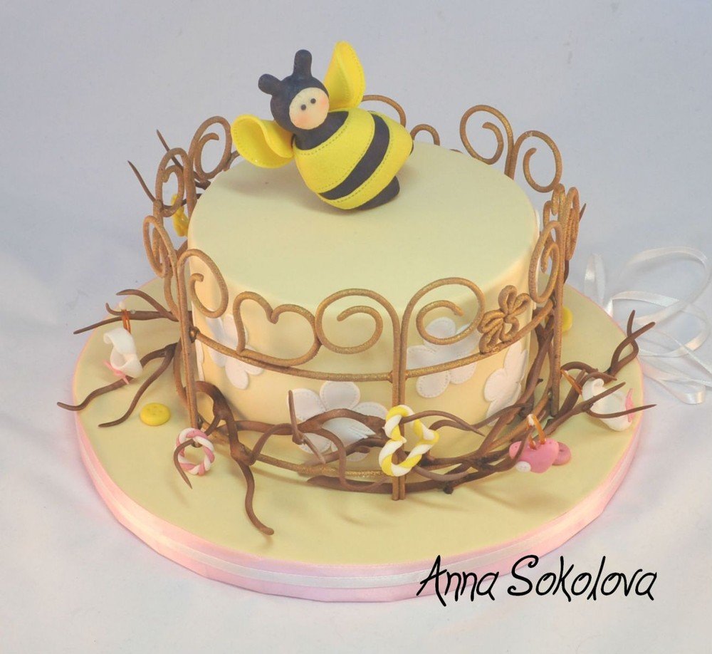 Торт улей с пчелами