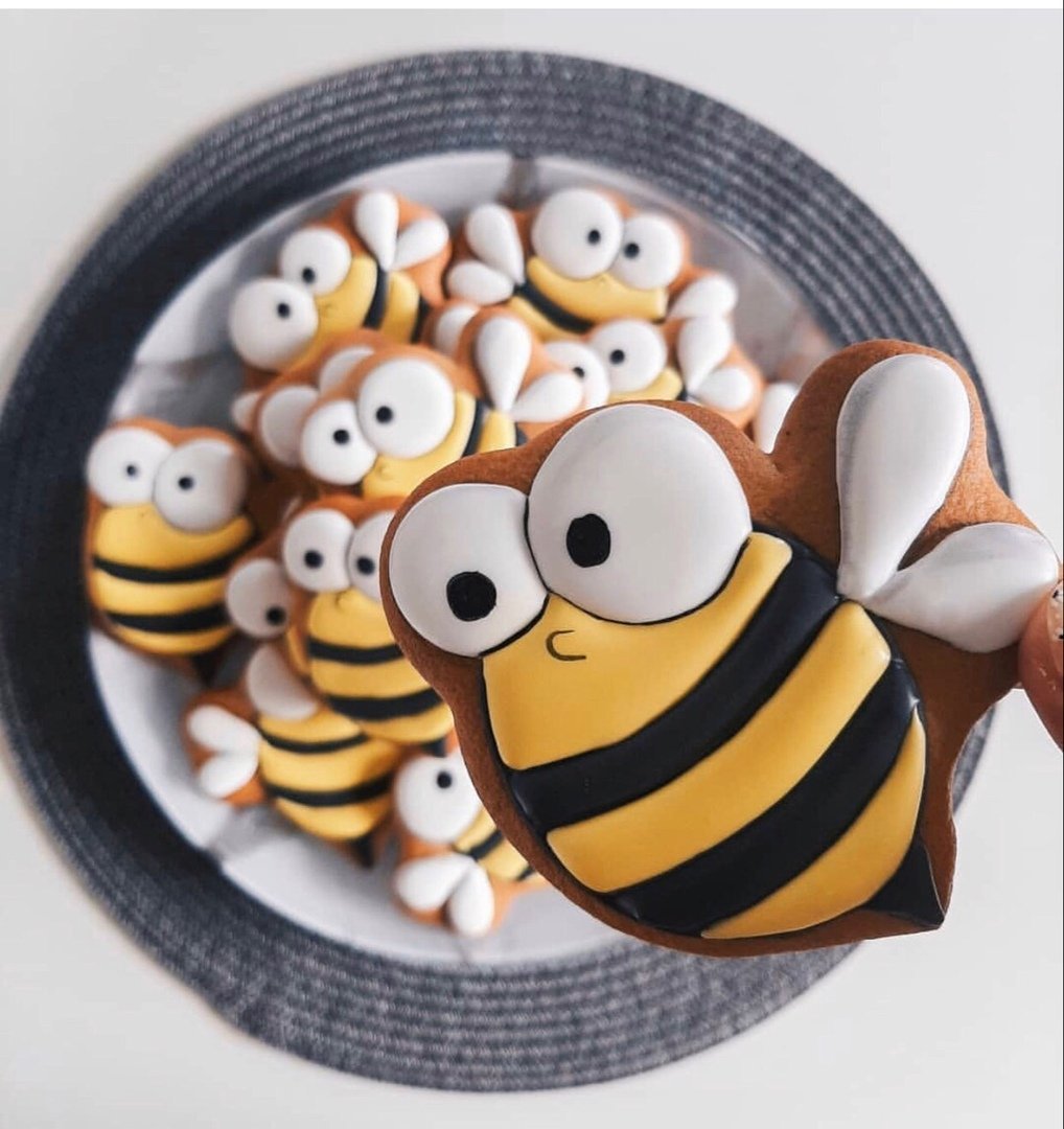 Пчела из пластилина