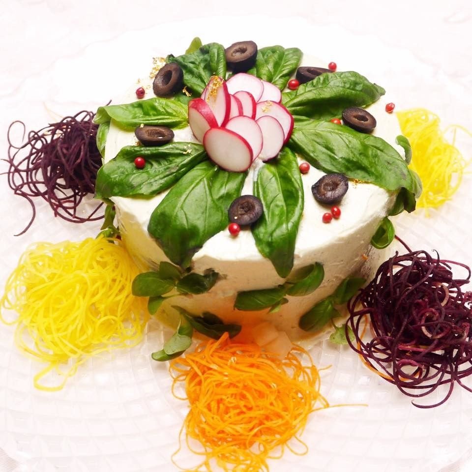 Украшение мясного салата