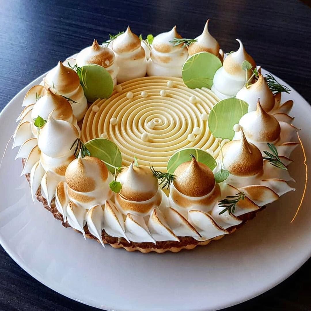 Торт с миндальными лепестками