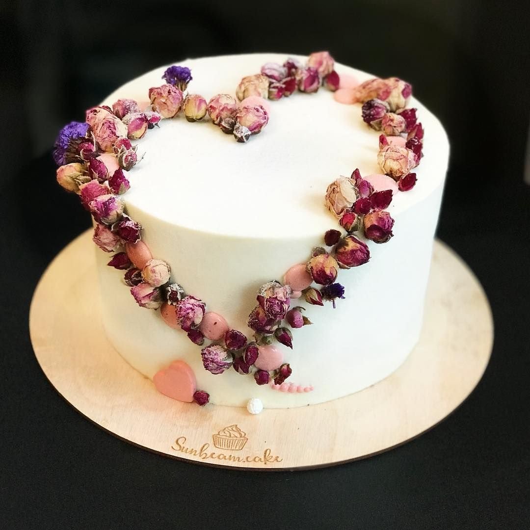 Красный бархат с крем чиз и клубникой