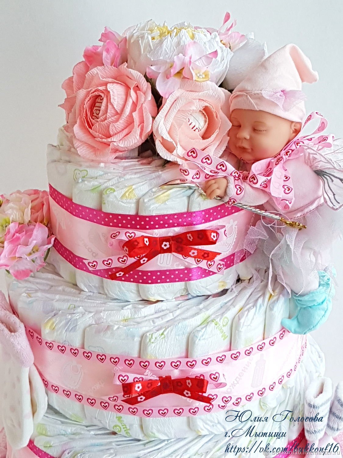 Торт на выписку из роддома для девочки из памперсов