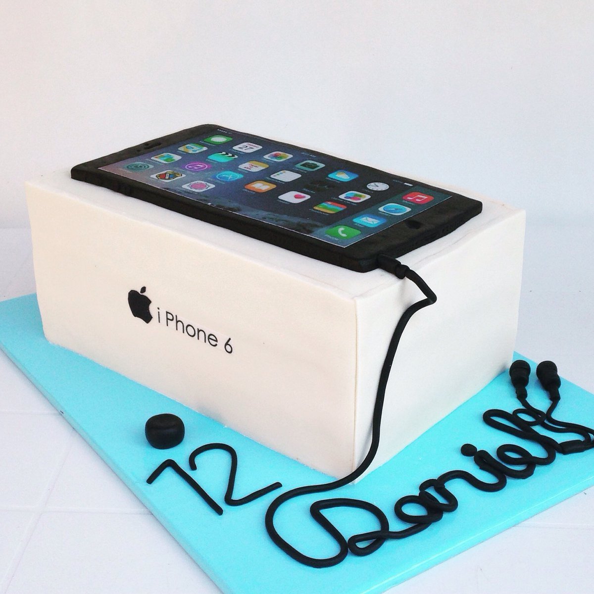 Торт в виде телефона