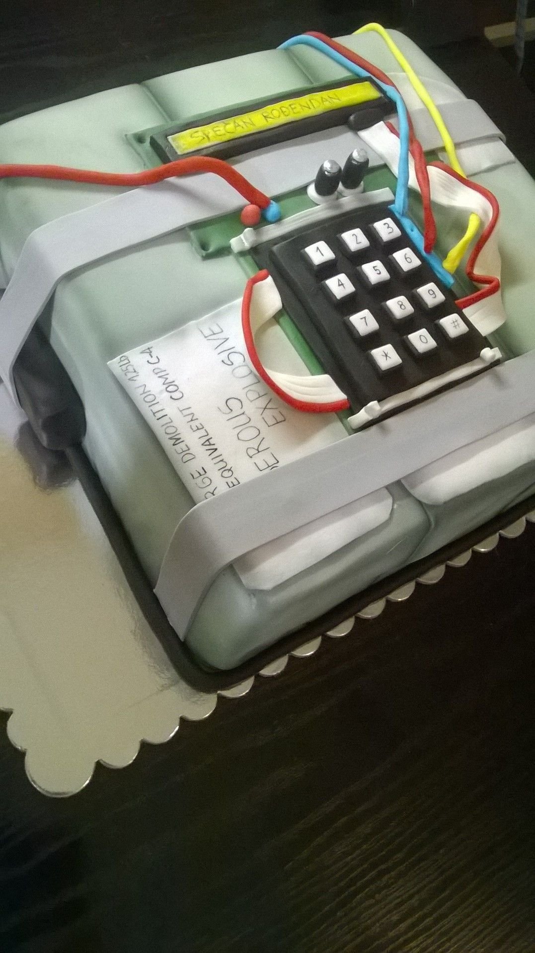 Торт Пиньята с сюрпризом из шоколада