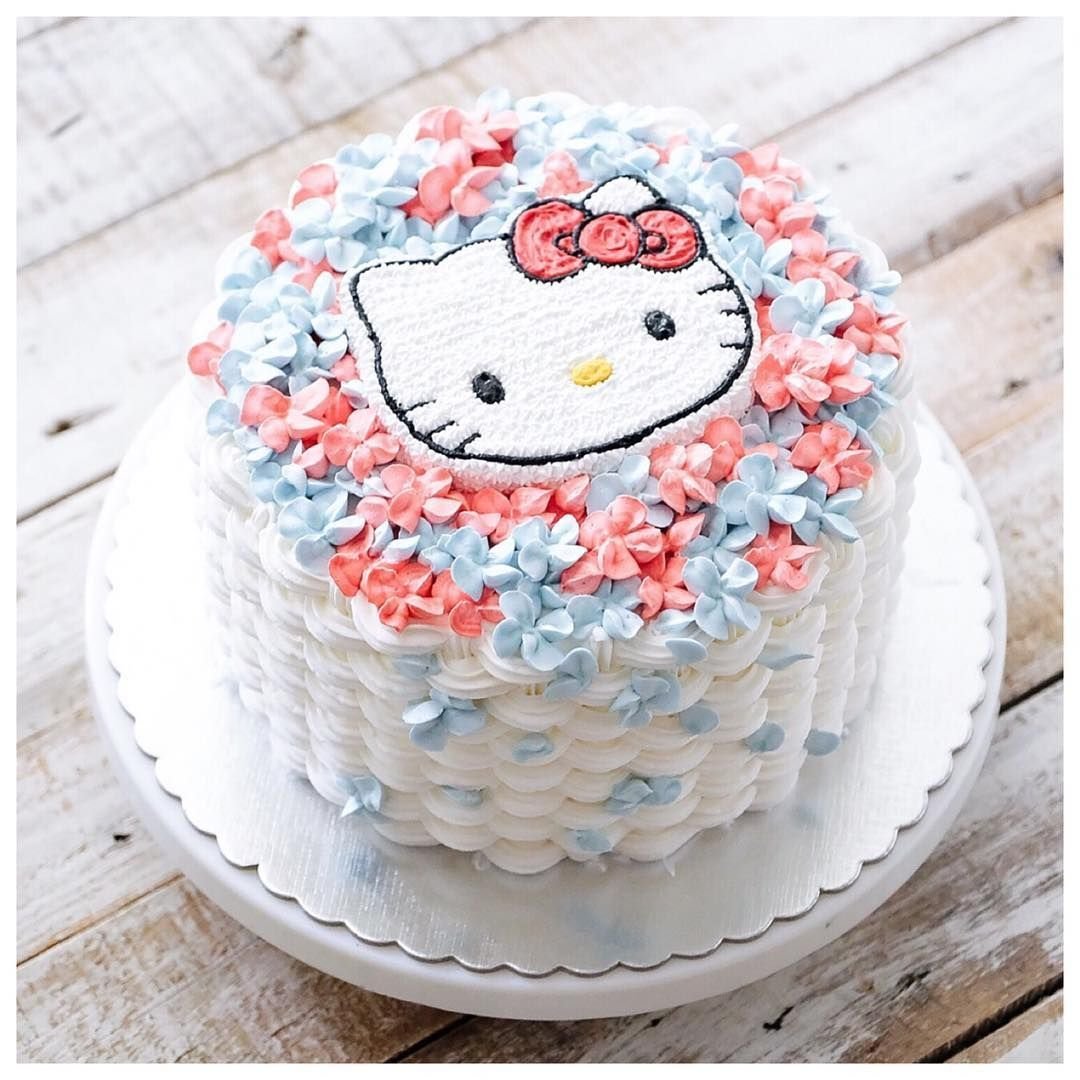 Хэллоу Китти кремом на торте