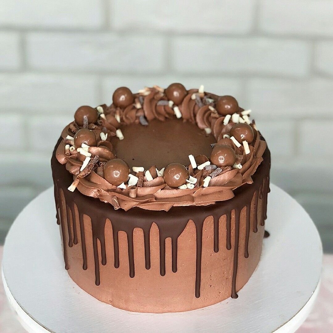 Торт Сникерс украшение торта