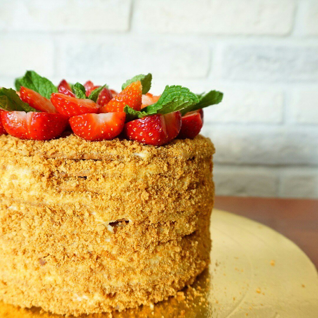 Украшение двухярусного торта