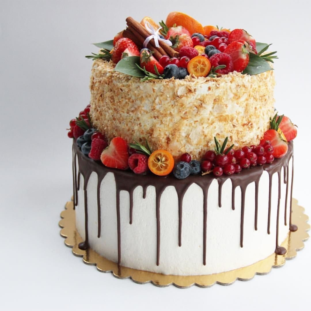 Трехъярусный медовый торт