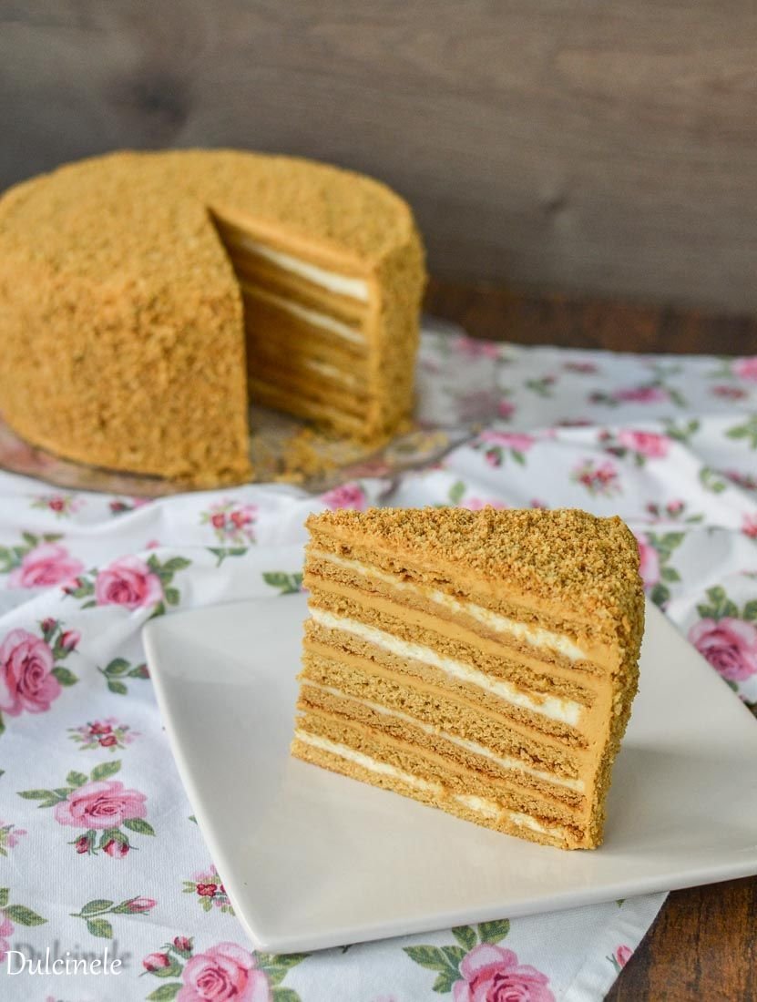 Двухъярусный торт медовик