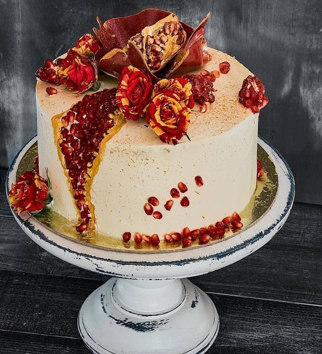 Красный бархат с клубничным конфи