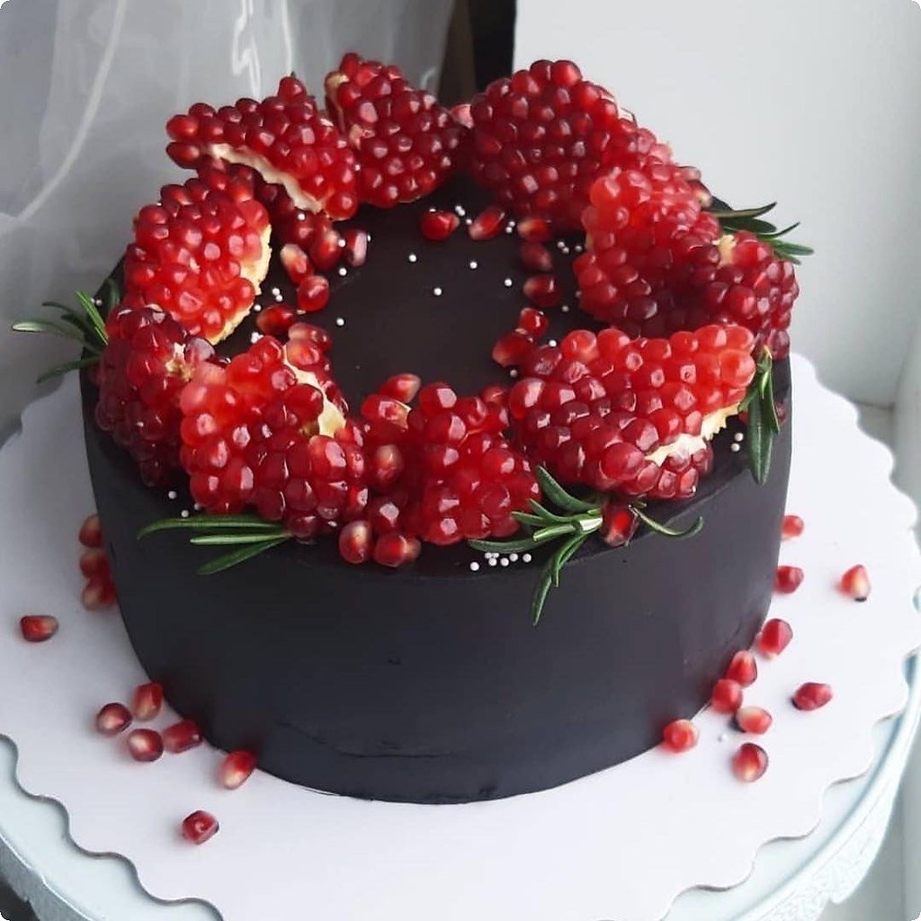 Торт на гранатовую свадьбу