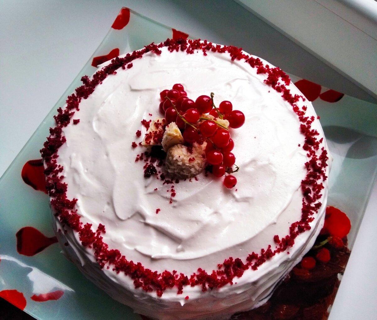 Украшение торта гранатом