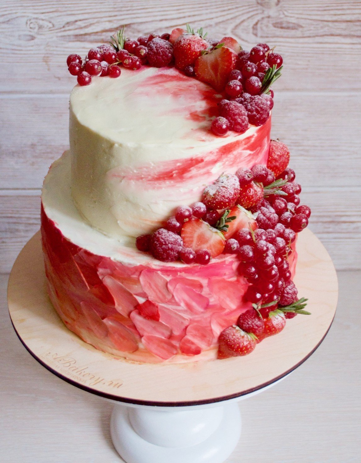 Декор торта инжиром