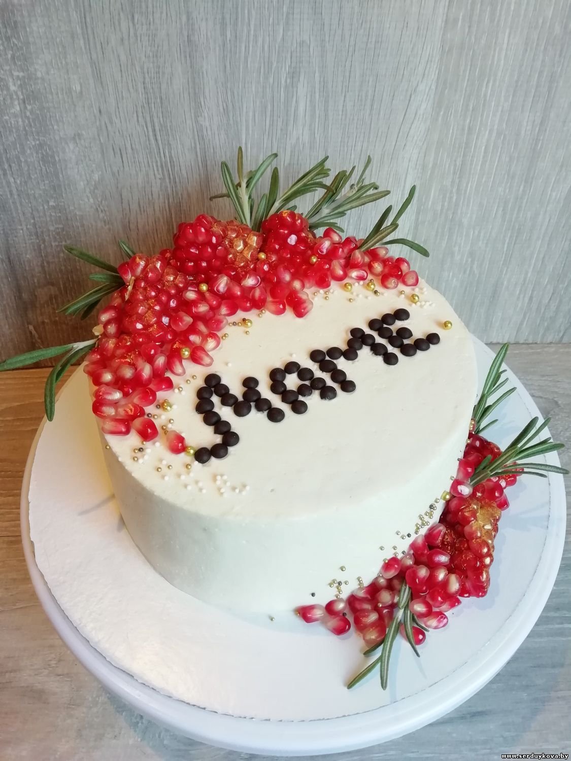 Украшение торта розмарином