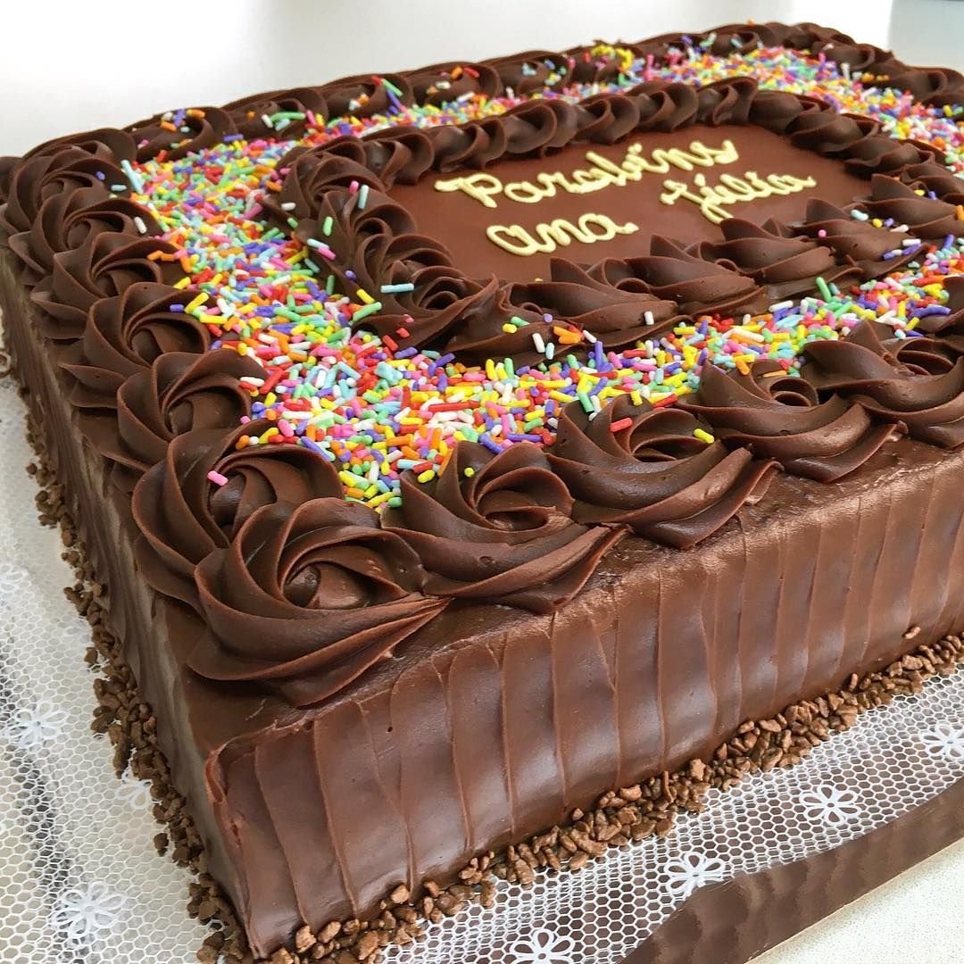 Украшение торта Орео и Сникерс