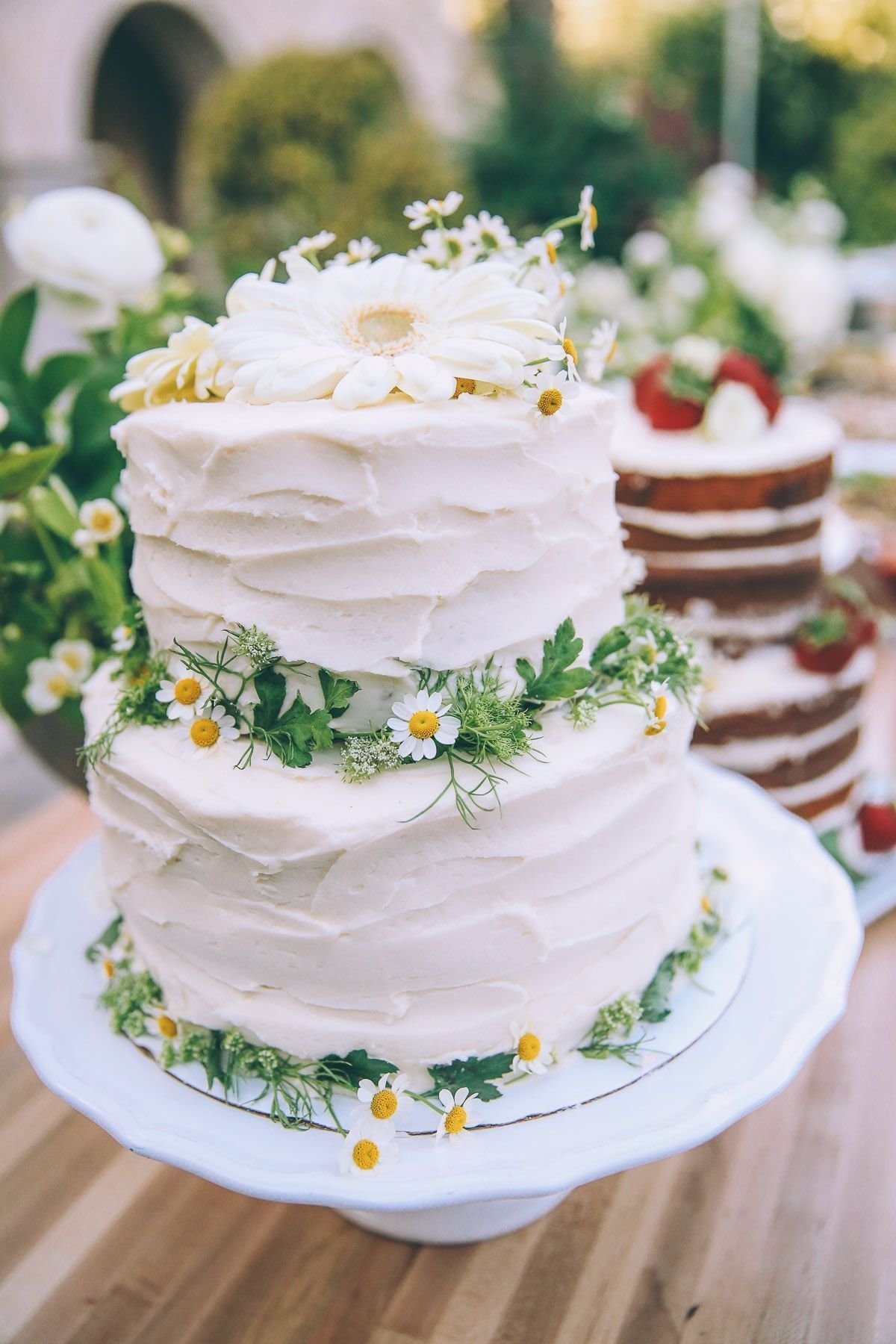 Свадебный торт с ромашками