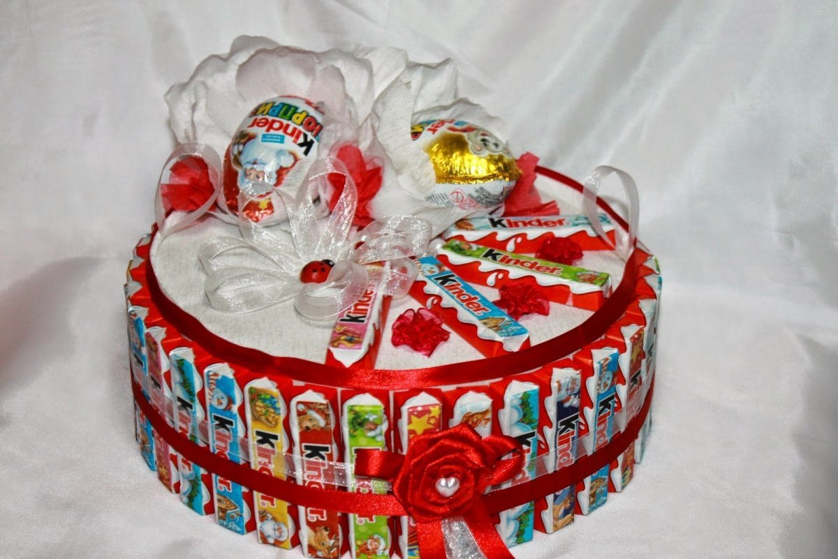 Многоярусный Киндер торт