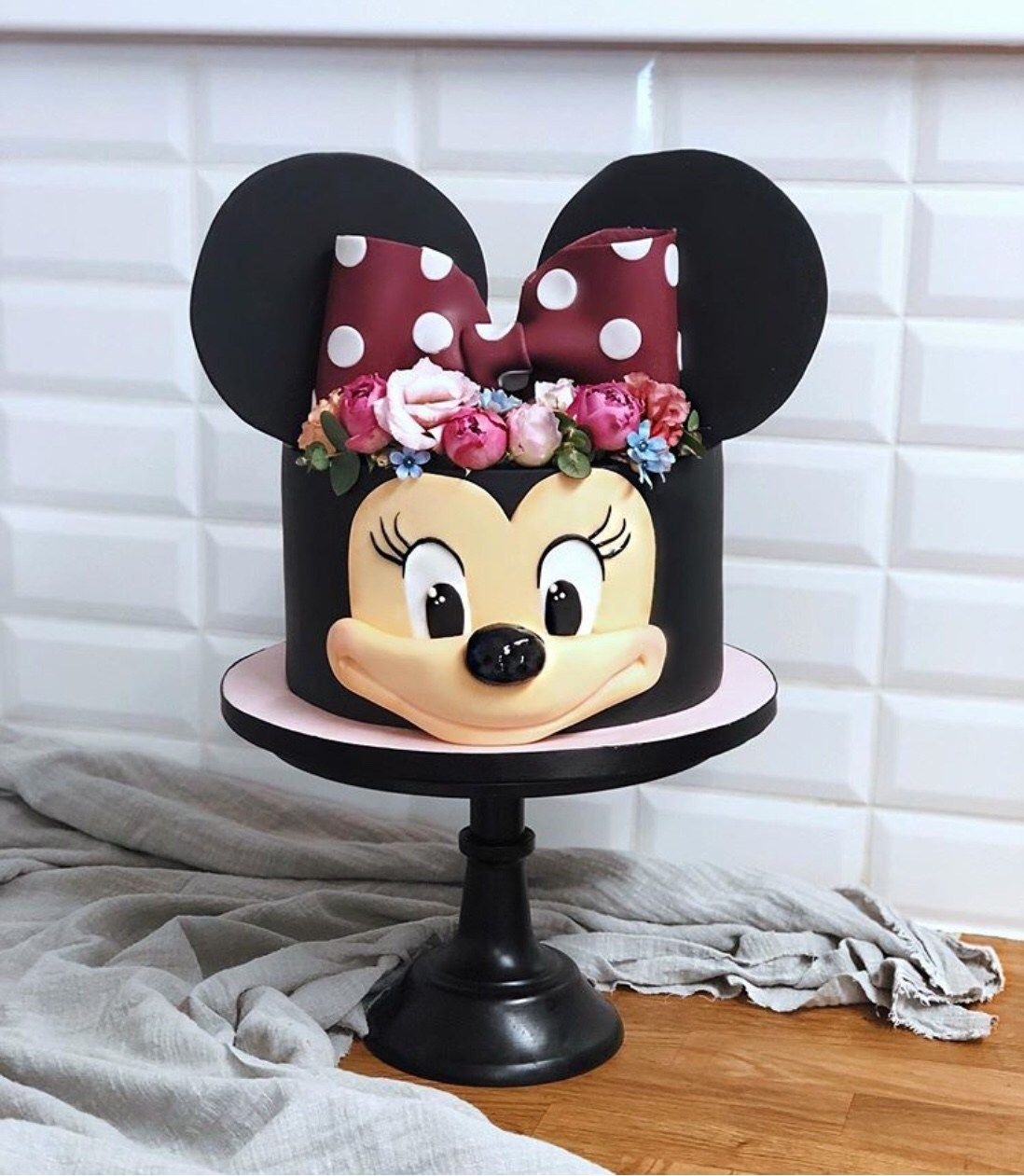 Торт Микки Маус и клубника