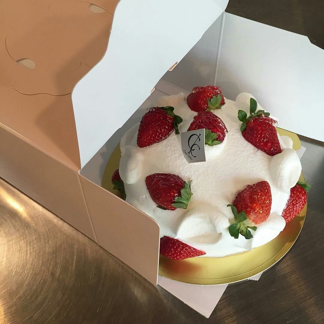 Торт с декором авокадо